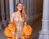 Con un audace mini abito, Blake Lively brilla al LACMA Art + Film Gala