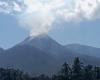 Video. No Comment: Il vulcano Lewotobi si risveglia, migliaia di indonesiani evacuati