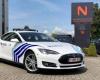 Questa Tesla della polizia non è mai stata guidata per quasi 5 anni, per un motivo sorprendente!