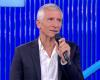 “Abbiamo ricevuto istruzioni da France 2…”: Nagui ride del disco di un maestro di Non dimenticare il testo (VIDEO)