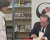 François Hollande firma alla libreria Sauramps di Montpellier