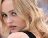 Lily-Rose Depp osa l'abbinamento ballerina-calzino per le strade di Los Angeles