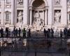 inaugurazione di una passerella che attraversa la Fontana di Trevi durante la sua ristrutturazione