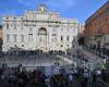 una passerella inaugurata sopra la Fontana di Trevi a Roma