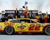 Risultati del campionato NASCAR 2024: Joey Logano tiene a bada Ryan Blaney per vincere il suo terzo titolo Cup Series