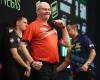 Mickey Mansell si qualifica dal gruppo al Grand Slam of Darts mentre Josh Rock mantiene vive le speranze prima della resa dei conti di Stephen Bunting