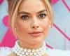 Margot Robbie rivela il suo corpo dopo il parto, un mese dopo il parto, e provoca (ancora) reazioni