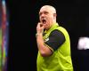 Michael van Gerwen fuori dal Grande Slam mentre Luke Littler quasi colpisce il nove darter