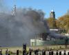 Incendio in una chiatta ormeggiata nel bacino di Saint-Félix a Nantes