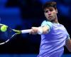 La grande prestazione di Alcaraz nel match contro Rublev alle ATP Finals: caduta in rete, pallonetto e rovescio in fondo al campo