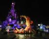 Disneyland Paris fa pagare i posti migliori per la sfilata