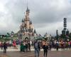 Disneyland Paris fa pagare i biglietti per la sfilata: “La magia si sgretola di giorno in giorno”