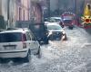 Le acque dell’alluvione trascinano le auto in mare vicino a Catania — Il Globo