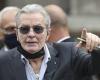 Alain Delon bisessuale? “Esplorò tutto in termini di sessualità, con donne, con uomini o in trio”, rivela il suo biografo