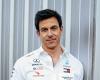 Toto Wolff rifiuta l'etichetta di “leader”: perché il capo della Mercedes vede il successo come uno sforzo collettivo.