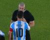 La rabbia nera di Lionel Messi contro l'arbitro durante la sconfitta in Paraguay