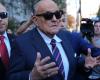 Condannato per diffamazione, Rudy Giuliani, ex avvocato di Trump, consegna la sua Mercedes ma si aggrappa alla sua maglia da baseball – Libération