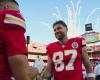 L’abito pre-partita di Travis Kelce per il matchup Chiefs-Bills ha lasciato i fan sconcertati