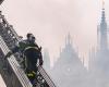 IN FOTO – Un incendio devasta un edificio nel centro storico di Metz