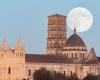 È stata l’ultima Super Luna dell’anno: ecco la magnifica immagine del fotografo della Charente Pascal Dulac