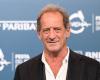 Vincent Lindon è completamente disconnesso… Denitsa si sta godendo la prima uscita con il bambino…