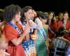 Miss Guyana apre la strada sull'asfalto