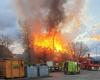 Incendio La piccola fattoria di John Kallnach: l’edificio è in fiamme