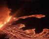 Vulcano in eruzione in Islanda, evacuato il villaggio vicino