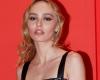 Lily-Rose Depp soccombe a sua volta all’acconciatura emblematica delle attrici di Hollywood