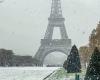 Neve a Parigi: la Torre Eiffel chiusa fino a venerdì pomeriggio