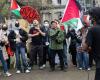 Manifestazione filo-palestinese a Montreal: i manifestanti bruciano una foto di Netanyahu