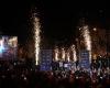 A Parigi, le illuminazioni degli Champs-Élysées hanno immerso la folla nella “magia del Natale”