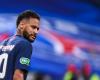 Neymar pagato per applaudire i tifosi, il PSG ancora deriso