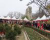 a Parigi, il mercatino di Natale di Notre-Dame va di pari passo con la riapertura della cattedrale