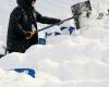 La tempesta di neve effetto lago scarica oltre 5 piedi di neve attraverso i Grandi Laghi paralizzando i viaggi