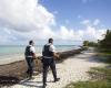 indagine aperta dopo il ritrovamento del corpo di una donna vicino a una spiaggia