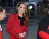 Kate Middleton, splendida in cappotto rosso, accetta di confidarsi sulla sua salute