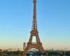 Parigi: un campione di parkour fa una capriola a 130 metri di altezza sulla Torre Eiffel, senza sicurezza né autorizzazione