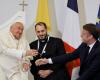 Immagini dell'incontro tra Papa Francesco ed Emmanuel Macron in Corsica