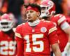 Patrick Mahomes (Chiefs) lascia il campo dopo un infortunio alla caviglia