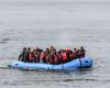 Oltre 60 migranti, a bordo di un'imbarcazione, sono stati soccorsi in mare, al largo del Pas-de-Calais