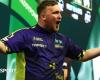 Luke Littler affronterà Michael van Gerwen nella finale del campionato mondiale di freccette PDC