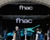 Parigi: lunga coda e folla davanti alla Fnac sugli Champs-Élysées, vendita chiusa fino a lunedì