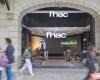 Prima della chiusura definitiva, la Fnac des Champs-Élysées organizza una svendita XXL