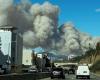 Gli incendi scoppiano nella contea di Los Angeles mentre una potente tempesta di vento colpisce la California meridionale