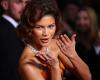 Zendaya trasmette il vecchio glamour di Hollywood ai Golden Globes mentre i fan speculano su un enorme anello di diamanti