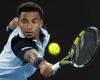 N.2 del tennis francese, Arthur Fils fatica ma si qualifica al 2° turno