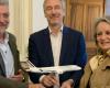 Isle-sur-la-Sorgue. Consegna ufficiale al sindaco del modello dell’Airbus A220, denominato “L’Isle-sur-la-Sorgue”