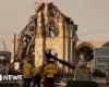 Gli equipaggi di Los Angeles corrono per fermare gli incendi a causa dei forti venti