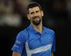 Novak Djokovic surclassa Carlos Alcaraz in un emozionante match di 4 set per raggiungere le semifinali dell’Australian Open.